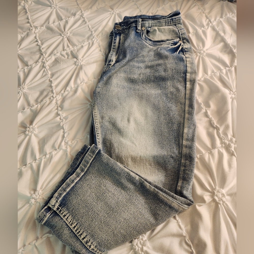 Womens Classic Blue Jeans Capris.